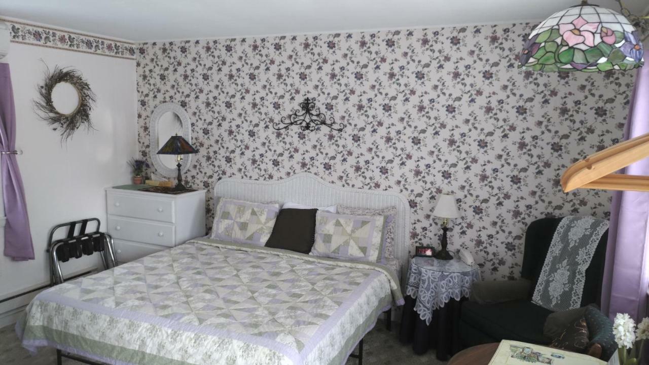 Midway Lodging Cornish Εξωτερικό φωτογραφία