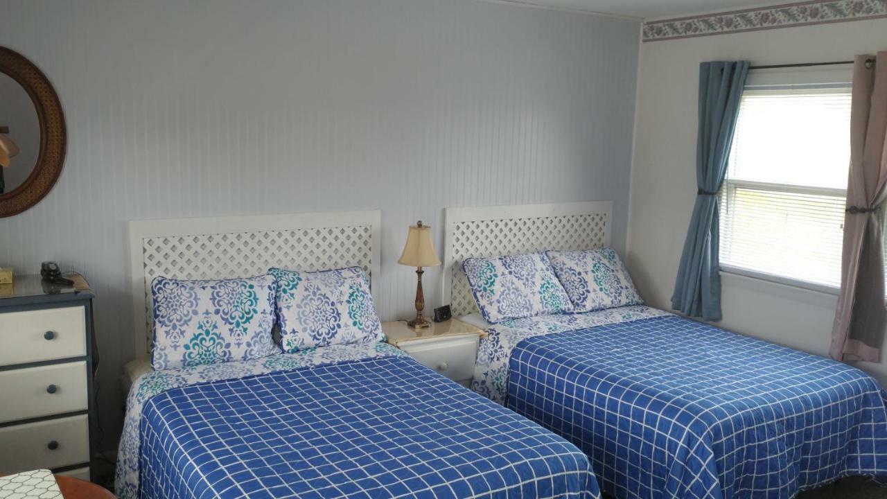 Midway Lodging Cornish Εξωτερικό φωτογραφία
