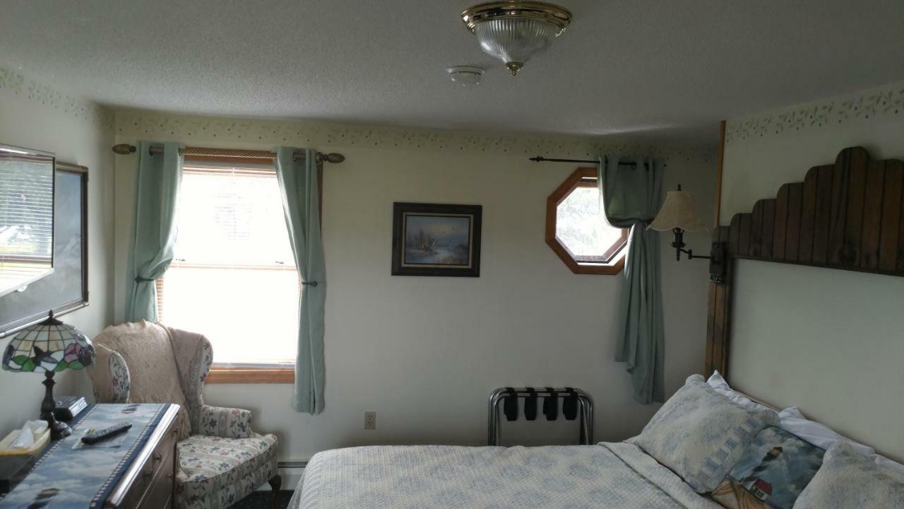 Midway Lodging Cornish Εξωτερικό φωτογραφία