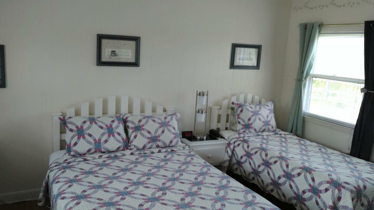 Midway Lodging Cornish Εξωτερικό φωτογραφία