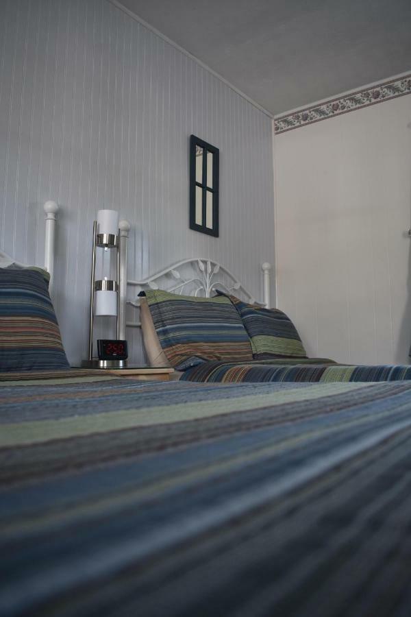 Midway Lodging Cornish Εξωτερικό φωτογραφία