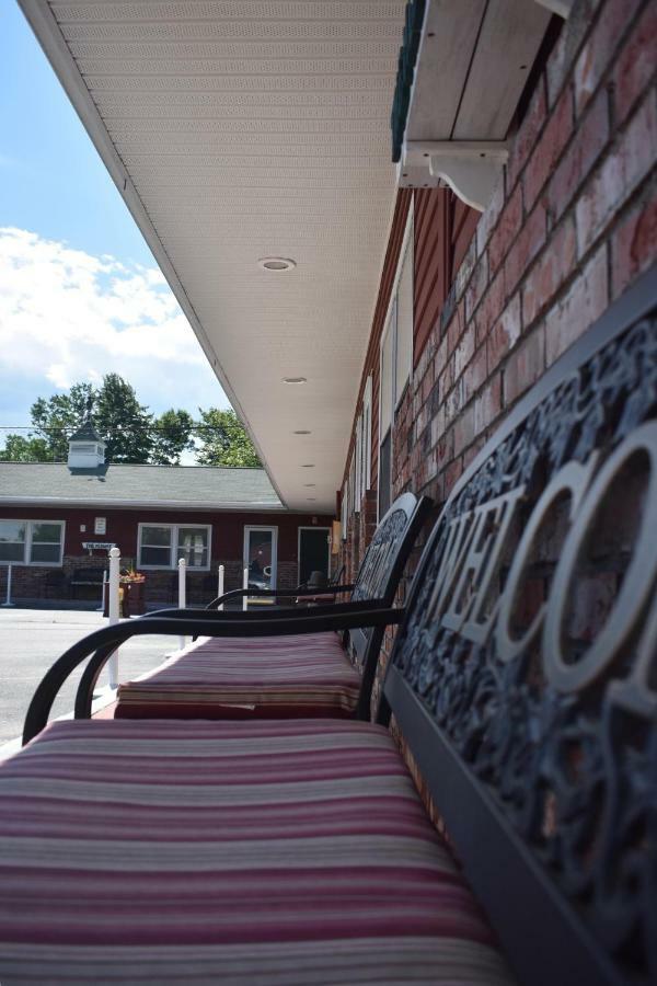 Midway Lodging Cornish Εξωτερικό φωτογραφία